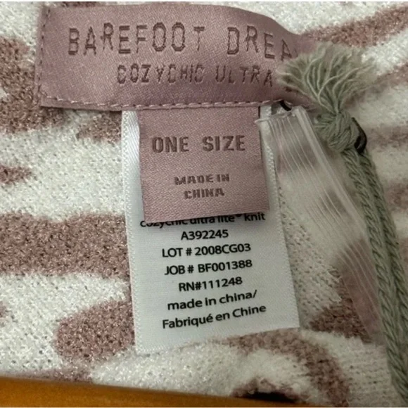 NWT Barefoot Dreams Cozychic Lite Ocean Breeze Poncho - Faded Rose Animal Print - Picture 4 of 7